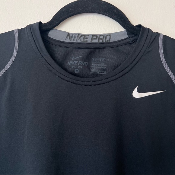 Nike Men’s Dri Fit Black Workout shirt Size Medium - Picture 3 of 7